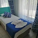 Lacivert Hotel *