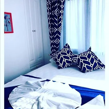 Lacivert Hotel *