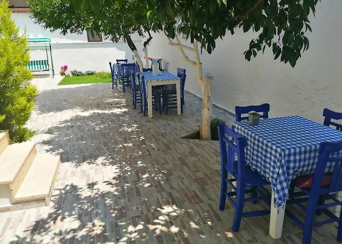 Lacivert Hotel *