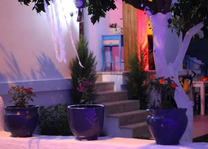 Lacivert Szálloda *