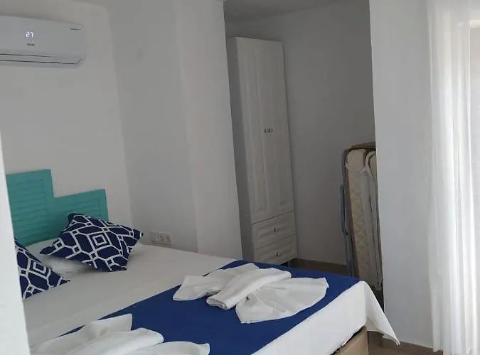 Szálloda Lacivert *