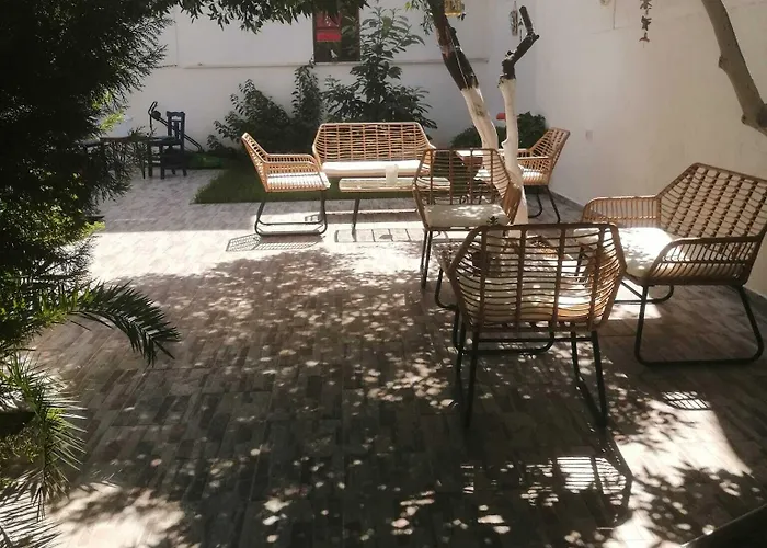 Lacivert Szálloda *